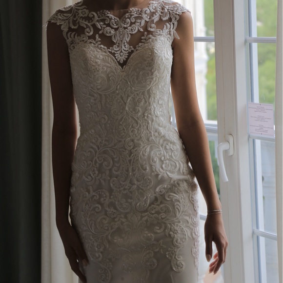 Lace wedding dress made in Italy. - Picture 2 of 5